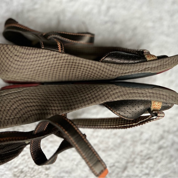 Camper strap sandals, adjustable toe and ankle straps.. Sz runs about 8.5. - Picture 6 of 6